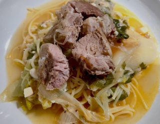 おはようございます。
本日10日は美容室、カフェ共に営業をしております。
カフェは14時までの営業となります。
ご来店をお待ちしております☕️

豚肩ロースとネギの煮込みスープパスタ
#新宿三丁目　#カフェ　#ランチ　#パスタ
#テイクアウト