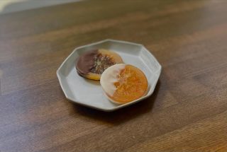 おはようございます。
本日5日は美容室、カフェ共に営業をしております。
カフェは14時半までの営業となります。
ご来店をお待ちしております☕️

オランジェット
エンガティナー(くるみとキャラメルヌガーのクッキーサンド)くるみっこみたいな焼き菓子
#新宿三丁目　#カフェ　#ランチ　#パスタ
#テイクアウト