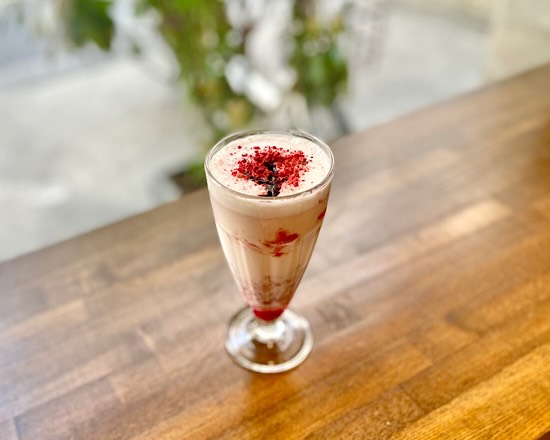 おはようございます。
本日8日は美容室、カフェ共に営業をしております。
カフェは15時までの営業となります。
ご来店をお待ちしております☕️

《イチゴミルク》
今更ですがいちごミルク始めました^_^

#新宿三丁目　#カフェ　#ランチ　#パスタ
#テイクアウト