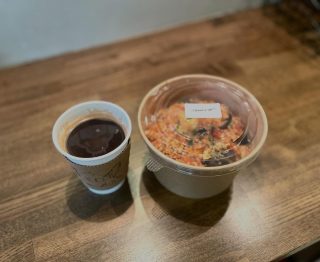 おはようございます。
本日10日は美容室、カフェ共に営業をしております。
カフェはテイクアウトのみ15時までの営業となります。
ご来店をお待ちしております☕️

#新宿三丁目　#カフェ　#ランチ　#パスタ
#テイクアウト