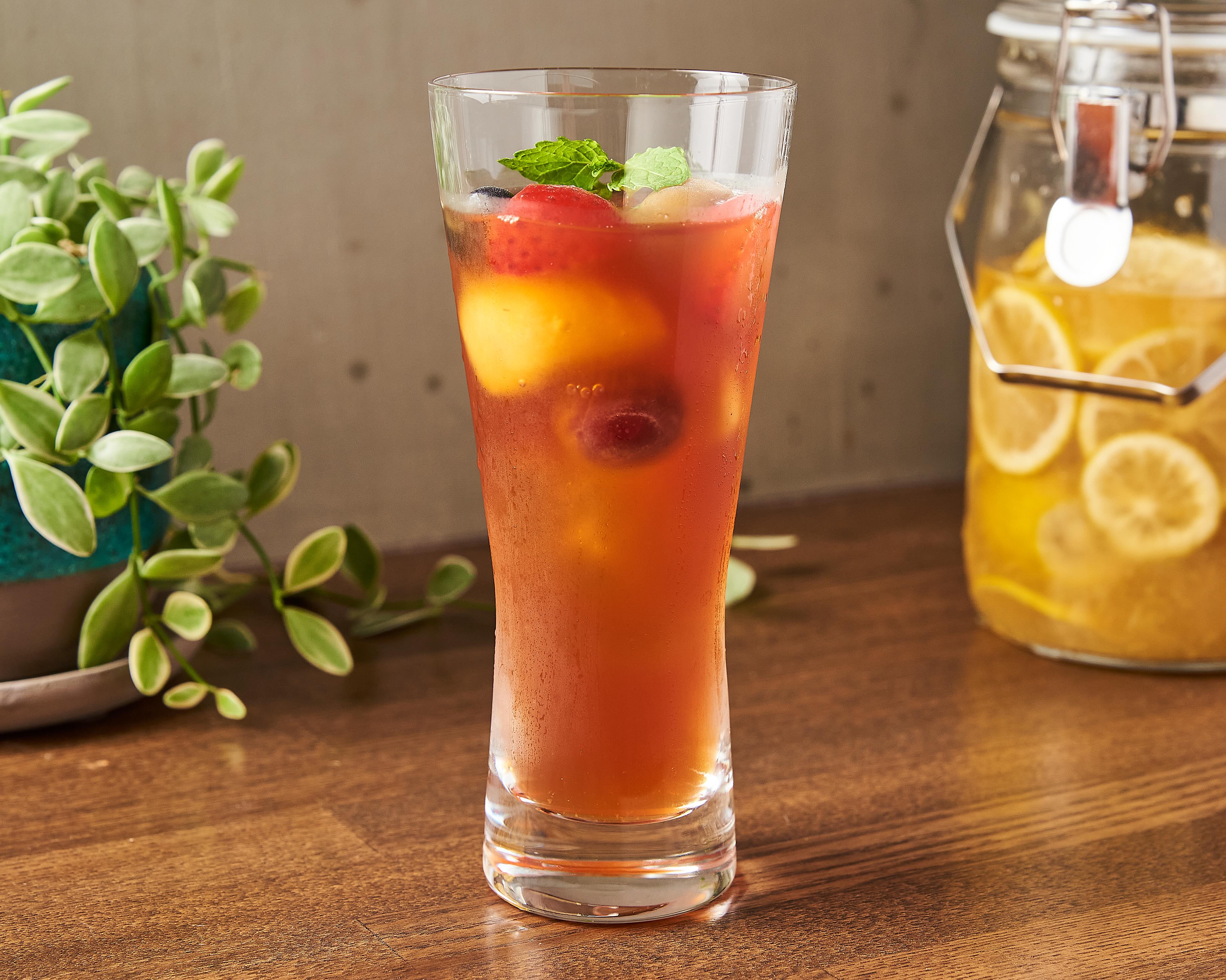 おはようございます。
本日9日は美容室、カフェ共に営業をしております。
カフェは15時までの営業となります。
ご来店をお待ちしております☕️

《アイスフルーツティー》
季節のフルーツを冷凍させて、アイスティーと合わせた食べるフルーツティー

#新宿三丁目　#カフェ　#ランチ　#パスタ
#テイクアウト