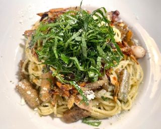 おはようございます。
本日12日は美容室、カフェ共に営業をしております。
カフェは13時半ラストオーダー、14時までの営業となります。
ご来店をお待ちしております☕️

タコと新ごぼう、大葉のジェノベーゼ

#新宿三丁目　#カフェ　#ランチ　#パスタ
#テイクアウト