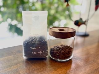 おはようございます。
本日14日は美容室、カフェ共に営業をしております。
カフェは14時半までの営業となります。
ご来店をお待ちしております☕️

千葉駅すぐの豆NAKANOさんのシングルオリジンコーヒー2種類
《タンザニア　キリマンジャロ農園》
深煎り。カラメルやドライフルーツを感じるテイスト。
《グアテマラ　オリエンテ農園》
浅煎り。イチゴ、紅茶、蜂蜜を思わせる。

#新宿三丁目　#カフェ　#ランチ　#パスタ
#テイクアウト