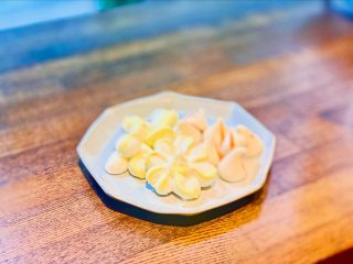 おはようございます。
本日1日は美容室、カフェ共に営業をしております。カフェは14時半までの営業となります。
ご来店をお待ちしております☕️

New
《レモン＆ジンジャーメレンゲ》
《ジャンジャンブルケーク》フランス語でジンジャー。自家製新生姜のシロップと果肉、ピーナッツを合わせたパウンドケーキ

#新宿三丁目　#カフェ　#ランチ　#パスタ
#テイクアウト