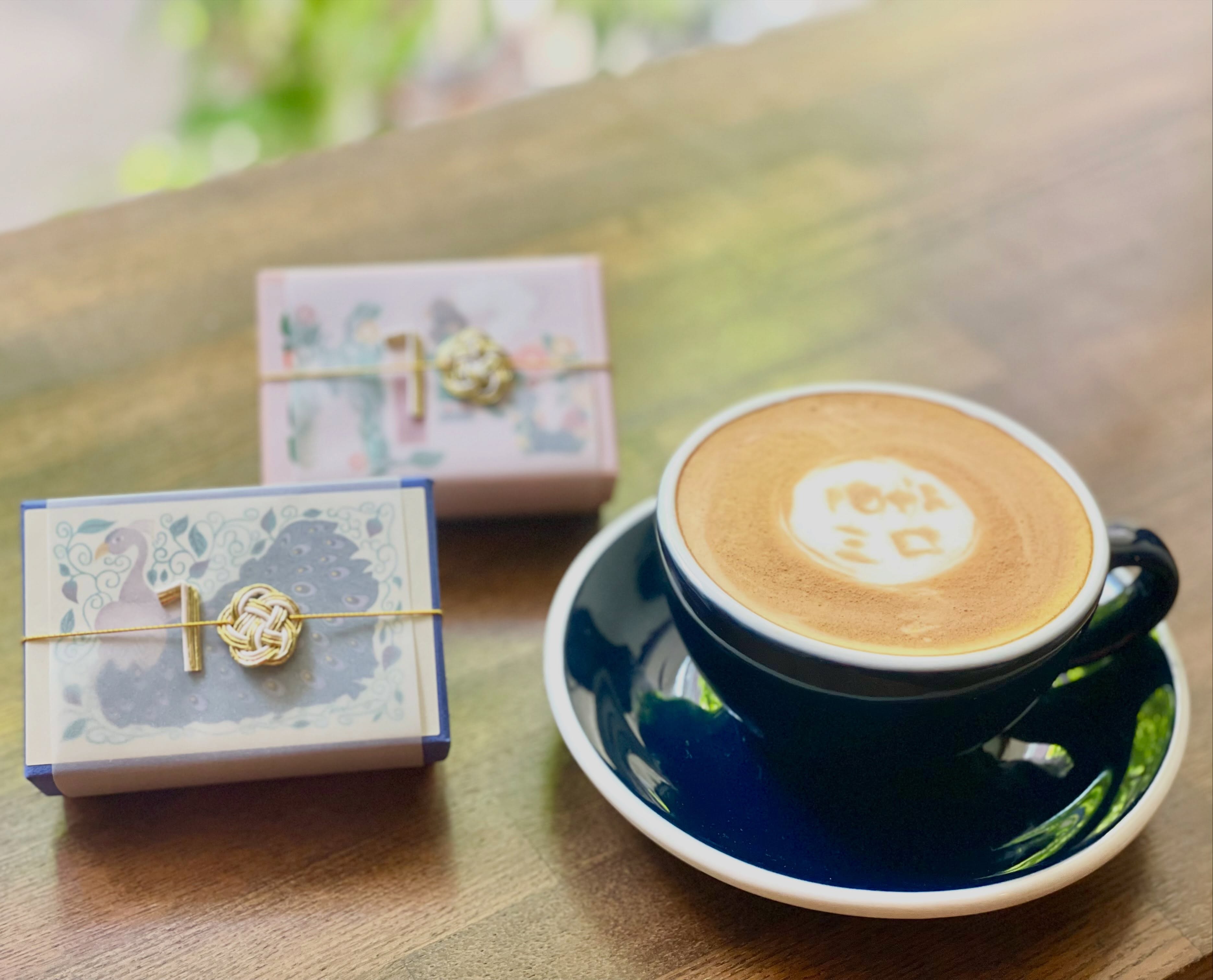 おはようございます。
本日8日は美容室、カフェ共に営業しております。カフェは15時までの営業となります。ご来店をお待ちしております☕️

おかげさまで、本日ミロは10周年を迎えることができました✨
この10年間、足を運んでくださったお客さま、支えてくださった皆さま、本当にありがとうございます。
好きなことを形にしながらここまで続けてこられたのは、皆さまのおかげです✂️☕️
11年目もどうぞよろしくお願いいたします。